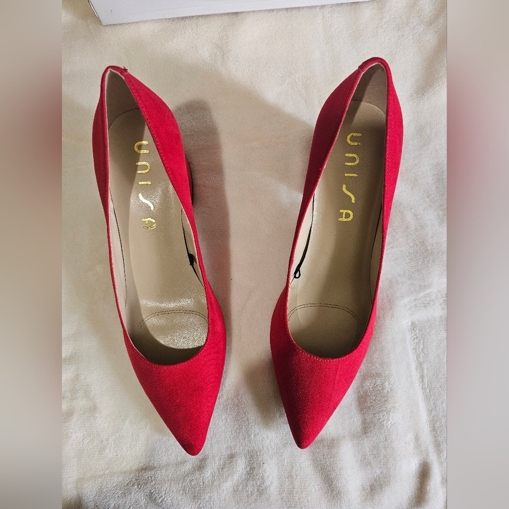 Unisa Women's Red Pumps